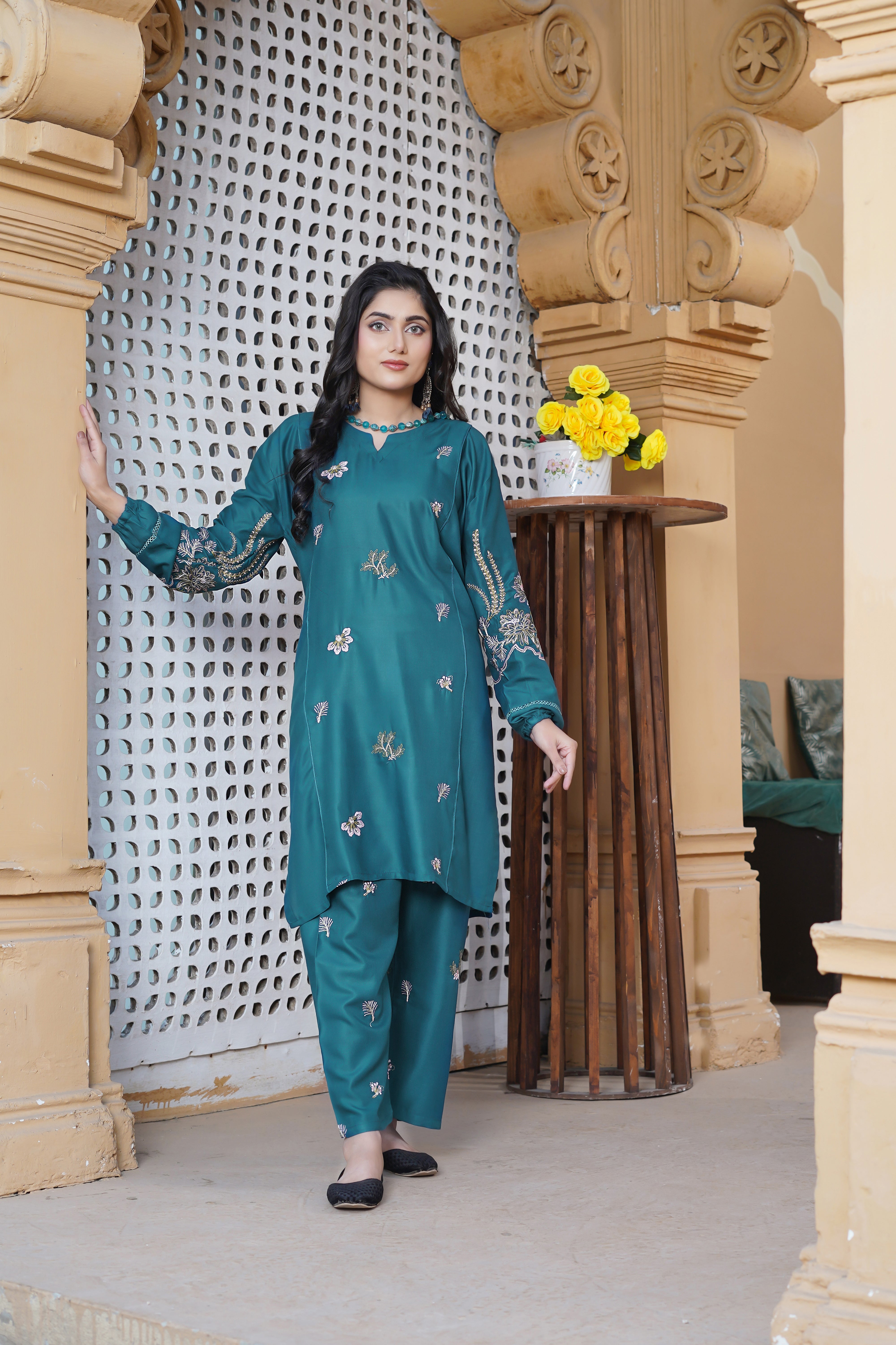 AMIYA EMBROIDERED 2-PCS