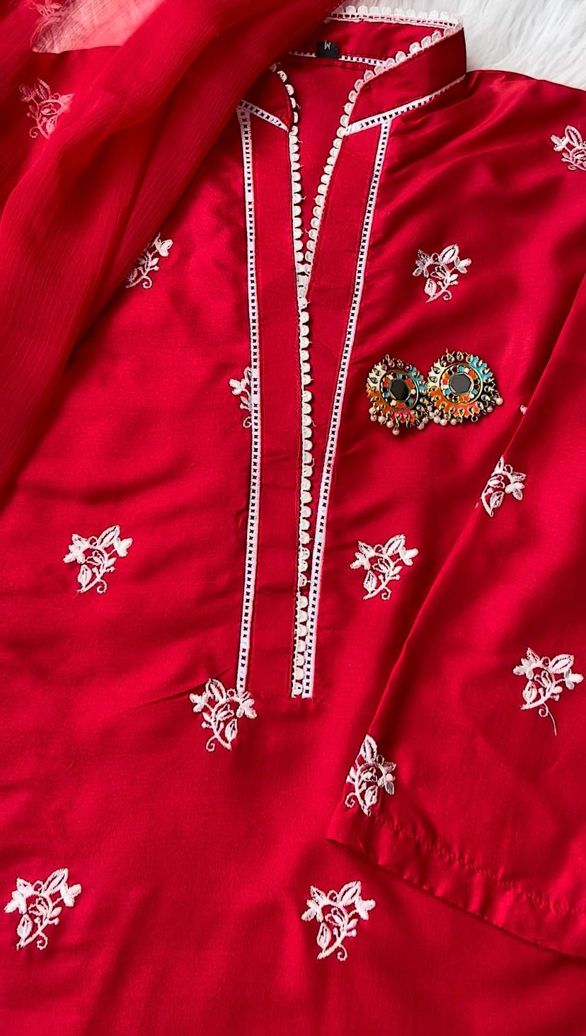 LILLY EMBROIDERY 3PC