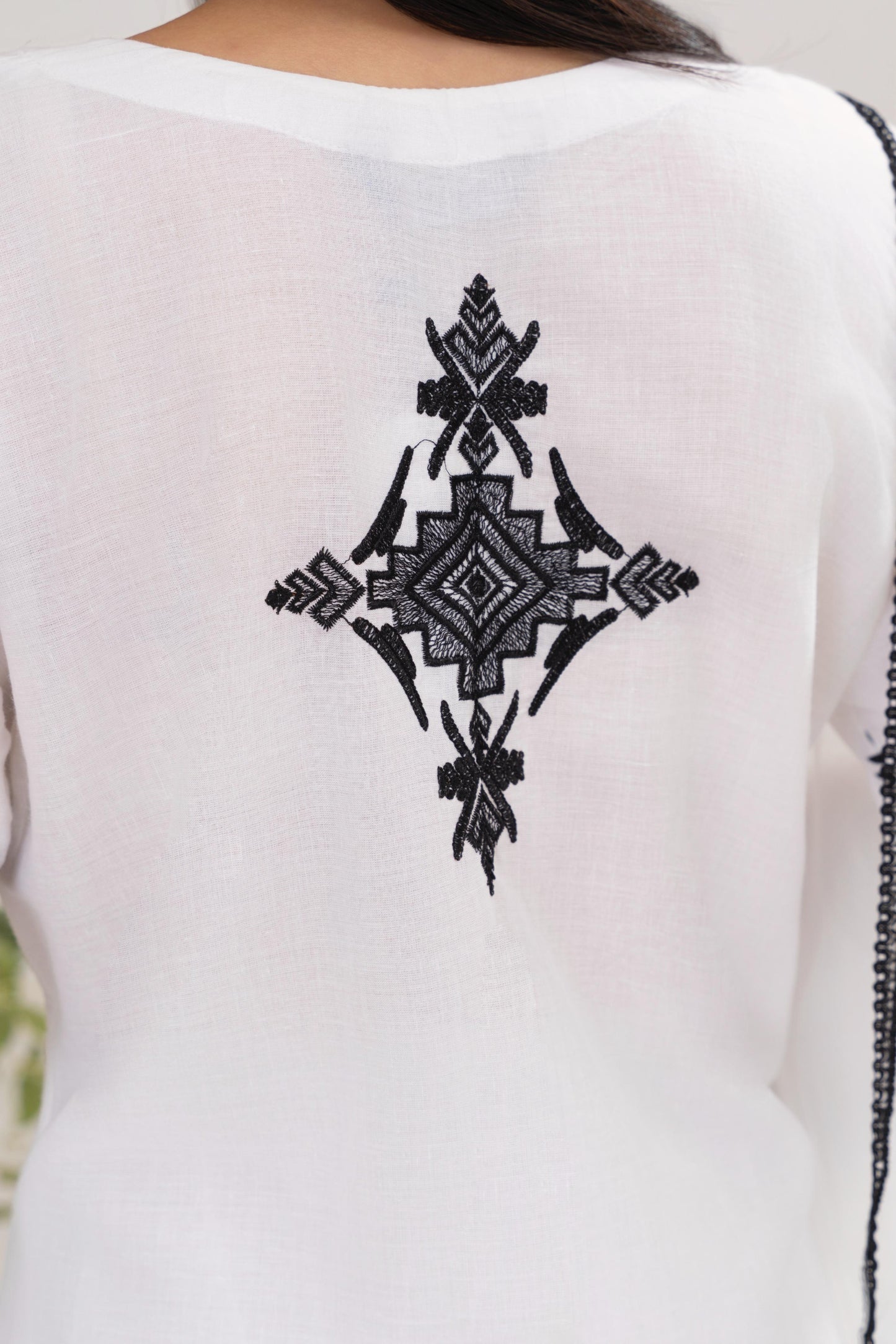 WHITE CHARM THREE-PEACE