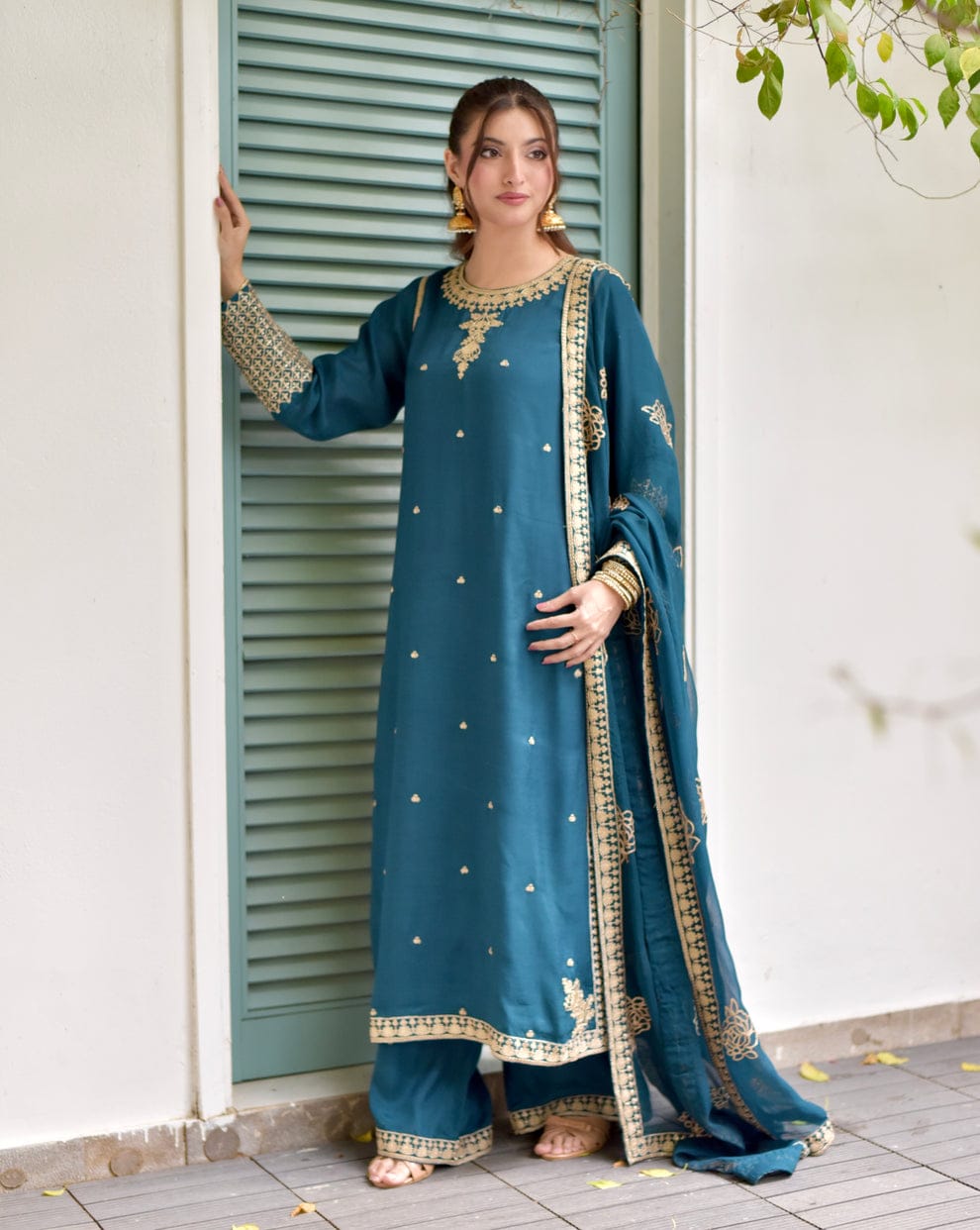 Yasmen Embroidered 3pc