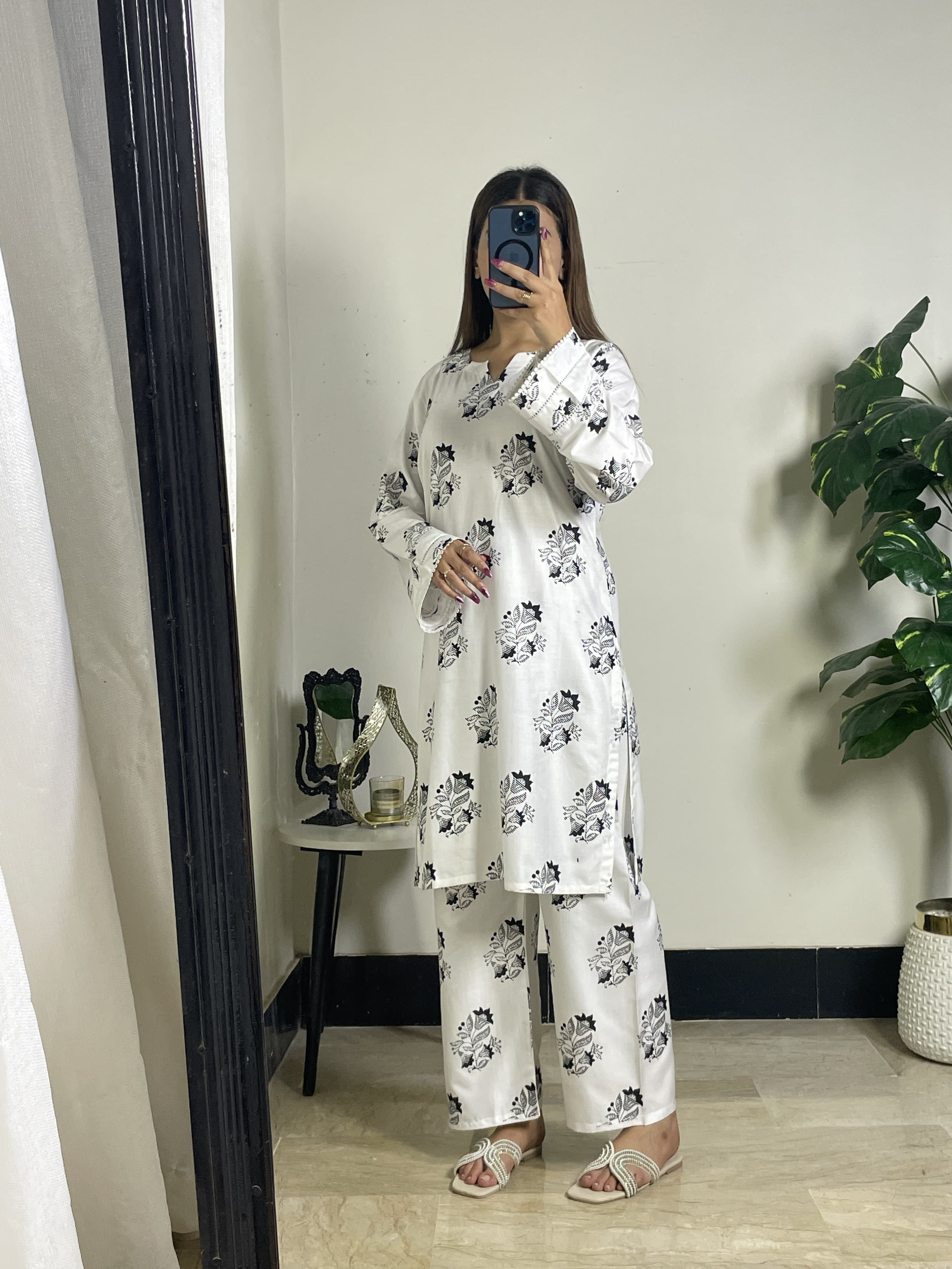 ZEENAT White 2PCS