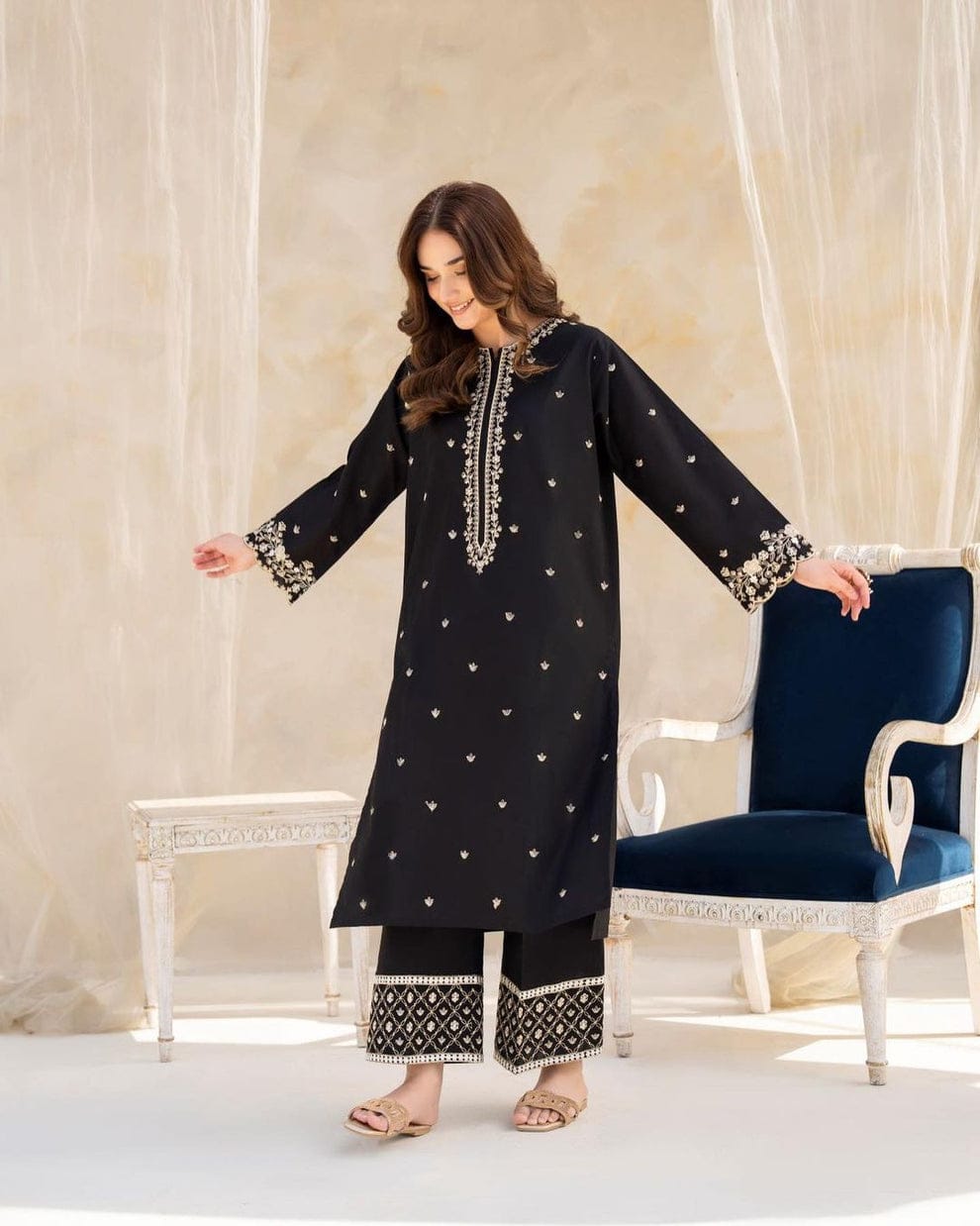 BLACK PEARL EMBROIDERED 2-PCS