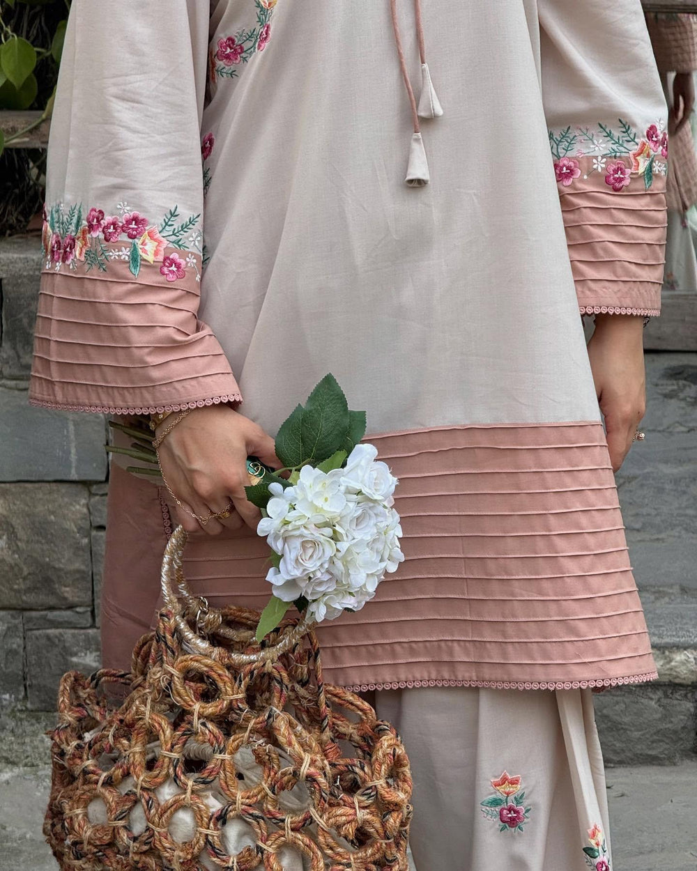 VAARI LAWN 2PC FARSHI SHALWAR