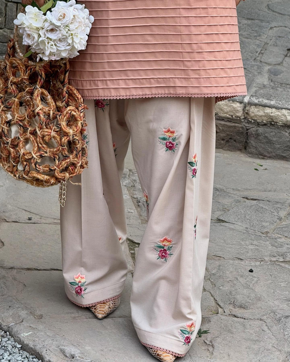 VAARI LAWN 2PC FARSHI SHALWAR